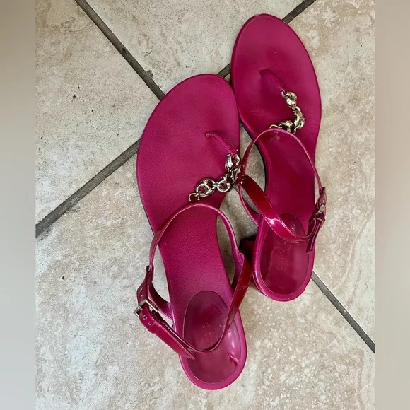 Gucci Burgundy Sandals with Horse bit Gold Links - Picture 2 of 5